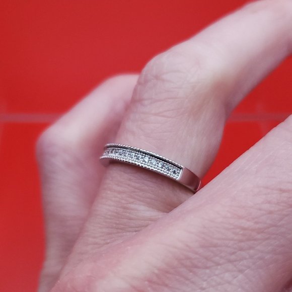 Size 6 925 Sterling Silver Cute Small Cubic Zirconia Clear Gems Ring - Picture 3 of 7